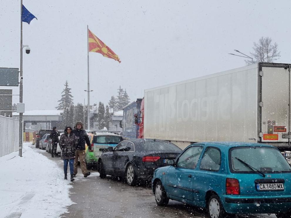 Хеликоптери в небето над Скопие, засилено полицейско присъствие по улиците в