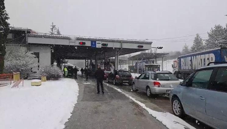 Македония граница - ГАВРА: Бивш депутат е арестуван на македонската граница (ВИДЕО)