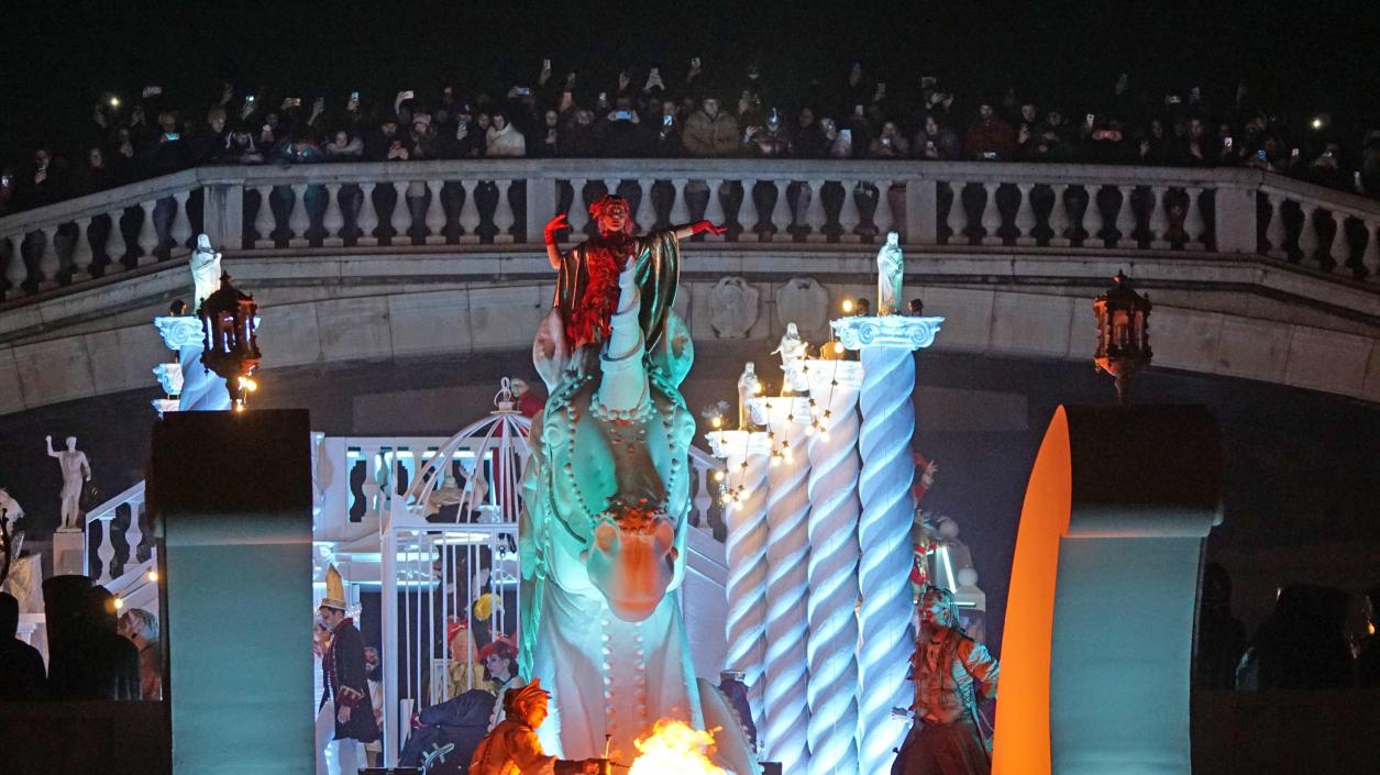 Карнавалът във Венеция започна с еднорог и пищно светлинно шоу