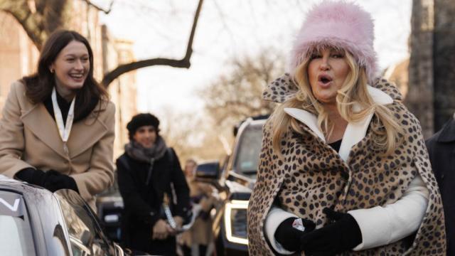 Жена на годината: Дженифър Кулидж получи наградата „Бухнал пудинг“ 