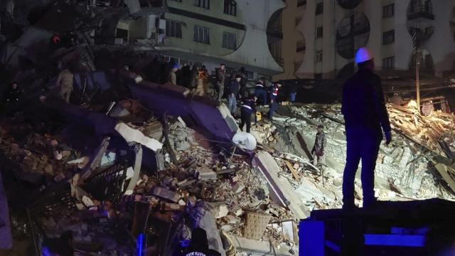 Опустошителното земетресение в Турция, което взе жертви в две държави (СНИМКИ)