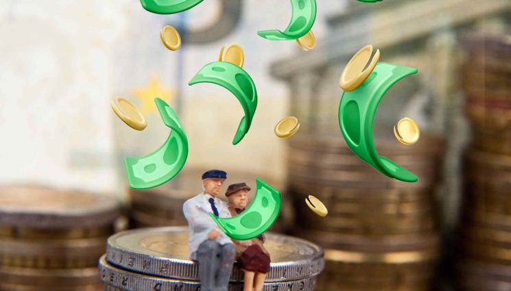 пенсия - Докато 3620 получиха жълти стотинки: Работещ пенсионер си докара 386 лв. отгоре