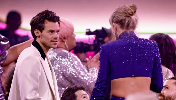 Тейлър Суифт - СТАРАТА ЛЮБОВ РЪЖДА НЕ ХВАЩА: Тейлър Суифт куфее на Хари Стайлс  (СНИМКИ И ВИДЕО)