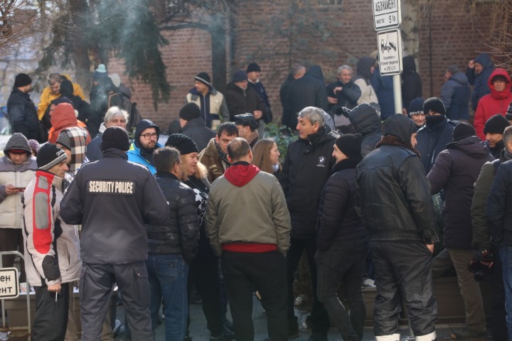 <p>Служители от градския транспорт излязоха на протест пред Столичната община</p>