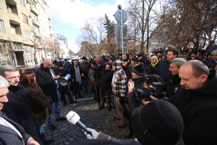 <p>Служители от градския транспорт излязоха на протест пред Столичната община</p>