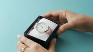 Тенденциите при дамските часовници в момента варират от семпъл минимализъм