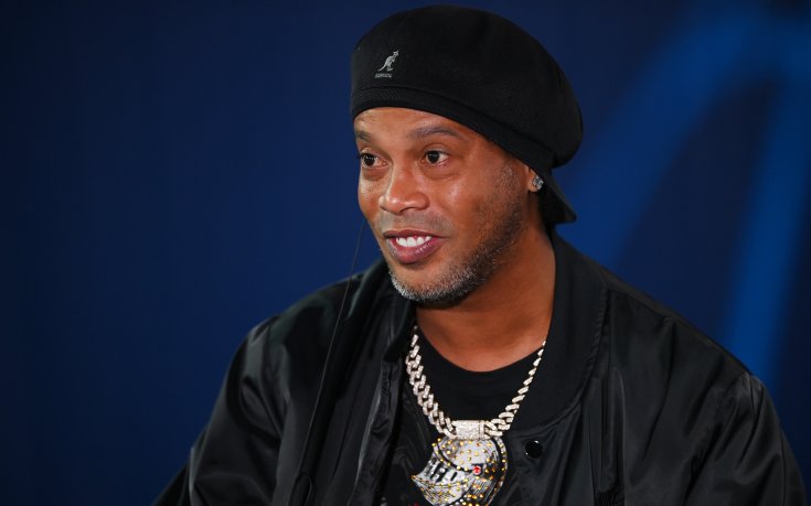 Жени подлудиха Роналдиньо (видео)