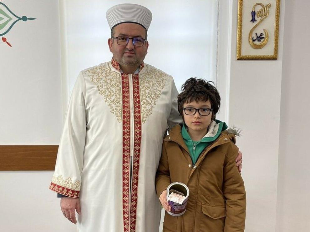 10-годишният син на отец Петър Гарена от Кърджали - Манол