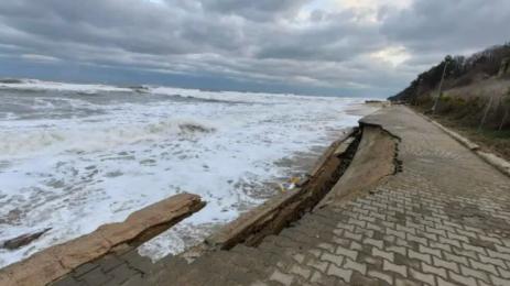 крайбрежна алея Обзор