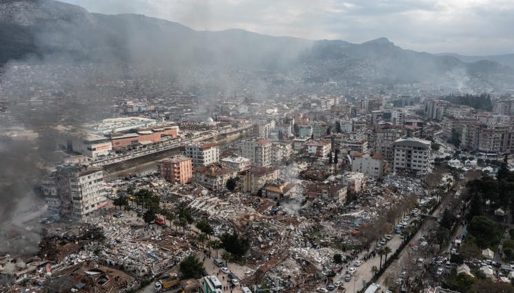 турция - УЖАСЪТ НЯМА КРАЙ: Жертвите на опустошителния трус надхвърлиха 7000