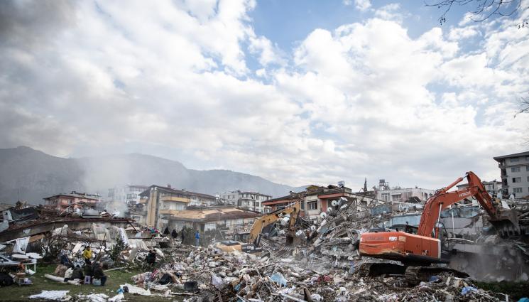 турция - АДЪТ В ТУРЦИЯ И СИРИЯ: Жертвите на земетресенията вече са близо 12 000