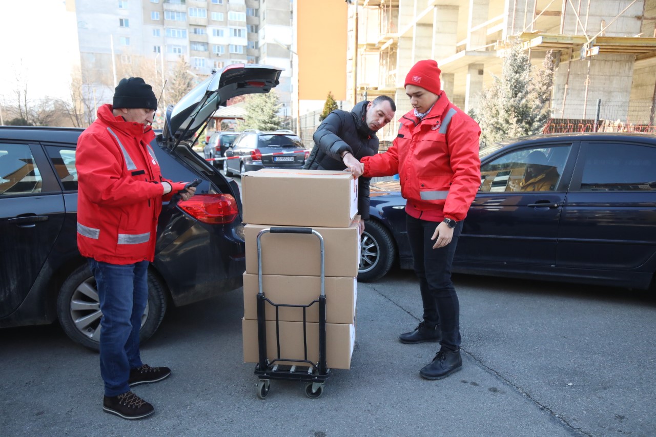 <p>БЧК обяви кампания за набиране на материални дарения за пострадалите от земетресенията. Даренията за София се приемат в 9-та Районна служба на ПБЗН &ndash; ж.к. &bdquo;Люлин&ldquo; 10, бул. &quot;Д-р Петър Дертлиев&quot; 1989, от 9:00 до 18:00 ч.</p>