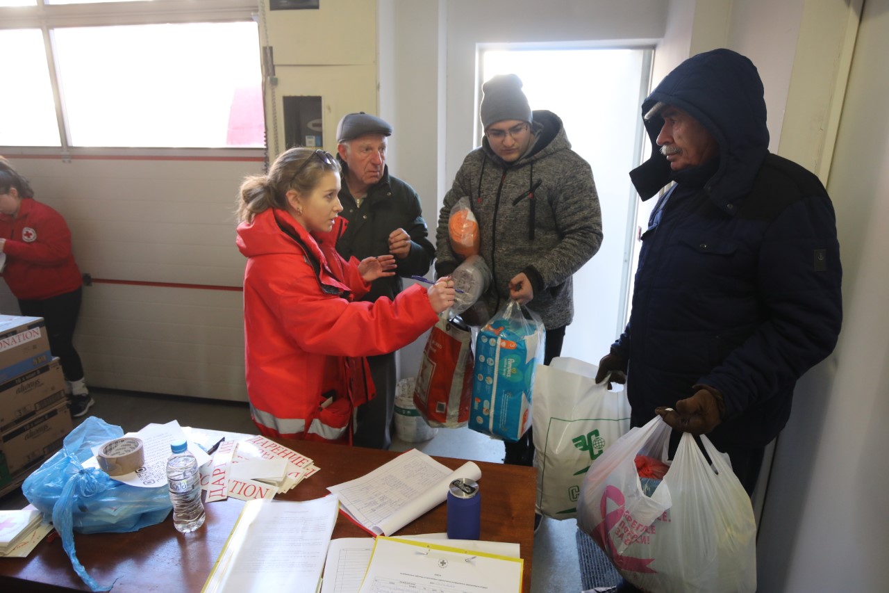 <p>БЧК обяви кампания за набиране на материални дарения за пострадалите от земетресенията. Даренията за София се приемат в 9-та Районна служба на ПБЗН &ndash; ж.к. &bdquo;Люлин&ldquo; 10, бул. &quot;Д-р Петър Дертлиев&quot; 1989, от 9:00 до 18:00 ч.</p>