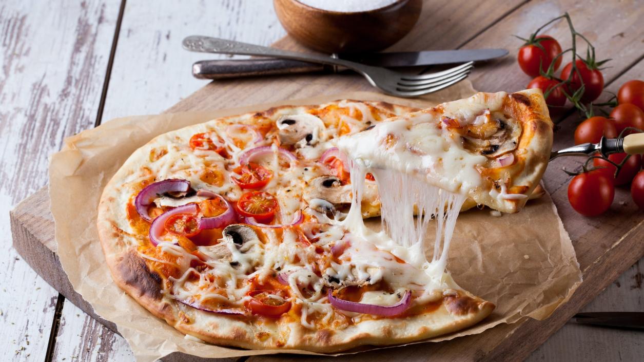Пицата в България поскъпнала с 37%; в Италия с 10%