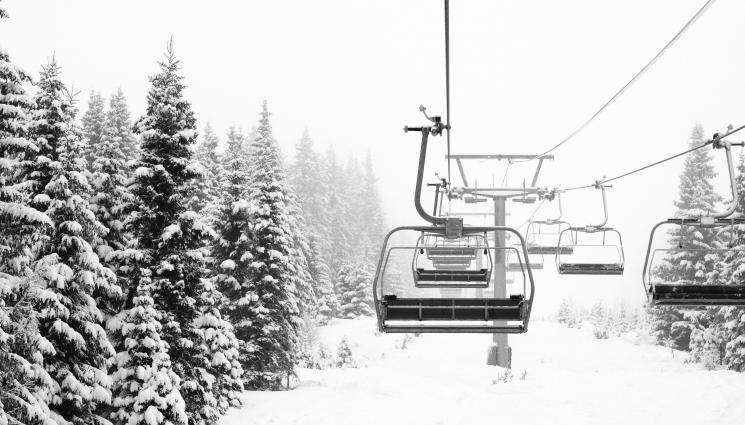 лифт - КОШМАР: Авария спря лифт на Пампорово“, туристи висят близо час във въздуха