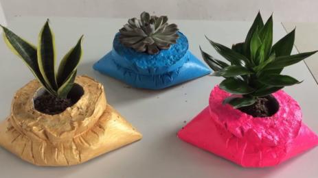 цвете кашпа