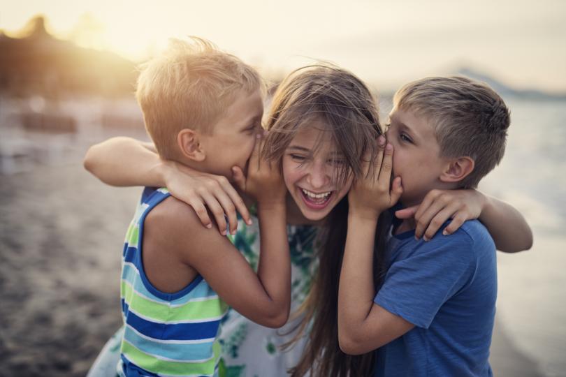 Как да научим детето си да избягва клюкаренето