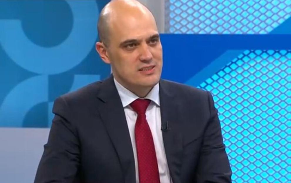 Бащата на Кирил Петков беше ангажиран с търсене на доставчици