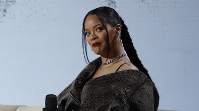 Rihanna не "пенсионира" деветия си албум, започва го отначало