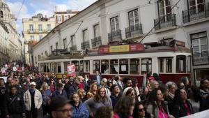 Португалци протестираха в Лисабон и други градове на страната срещу