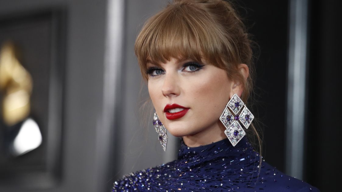 Taylor Swift обвини ретроградния Меркурий за травма на ръката
