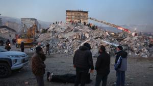 Четири дни след силното земетресение в Турция и Сирия при