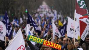 Хиляди преподаватели организираха протестно шествие в португалската столица Лисабон за
