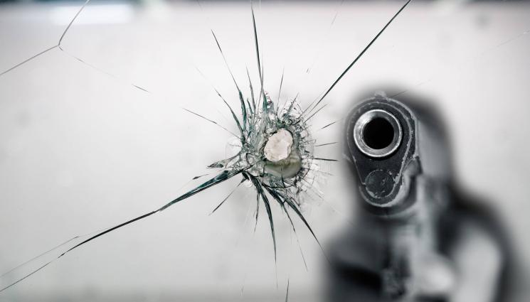 стрелба стъкло пистолет