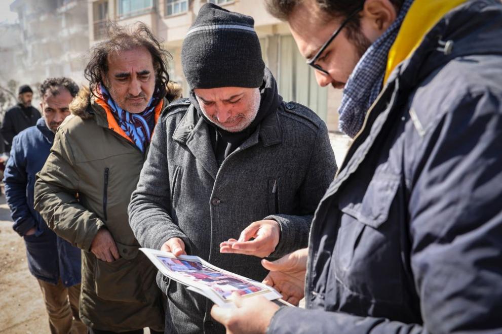 На много места в Турция издирвателните дейности вече са прекратени