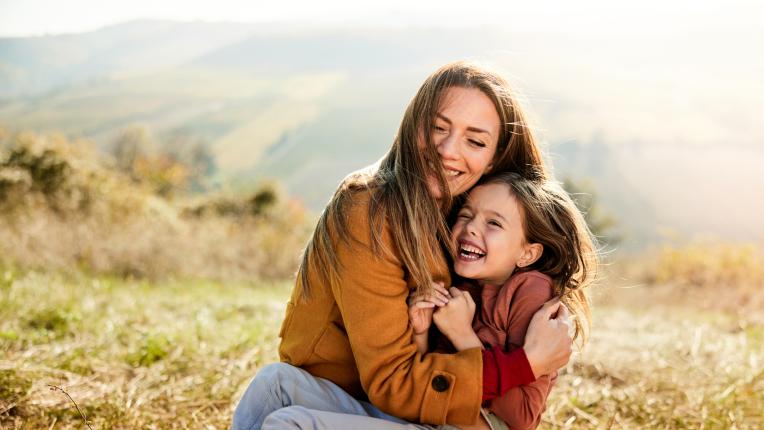 Как връзката с майка ви влияе на любовния ви живот