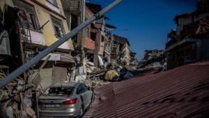 Най малко 133 000 души засегнати от опустошителните земетресения през