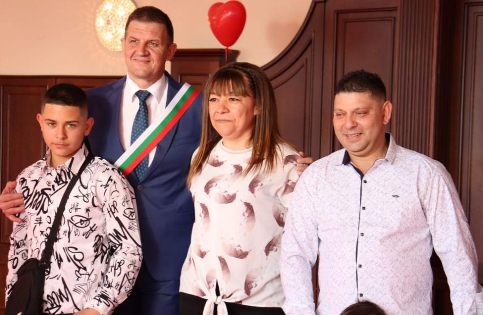 В деня на виното и любовта седем двойки избраха да