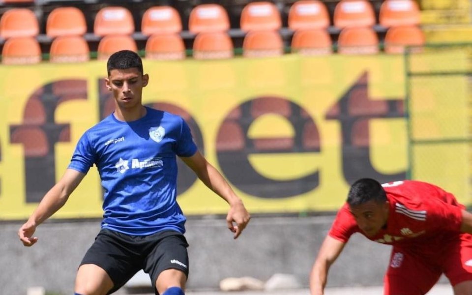 Дунав Русе обяви, че привлича полузащитника на Черно море – Калин