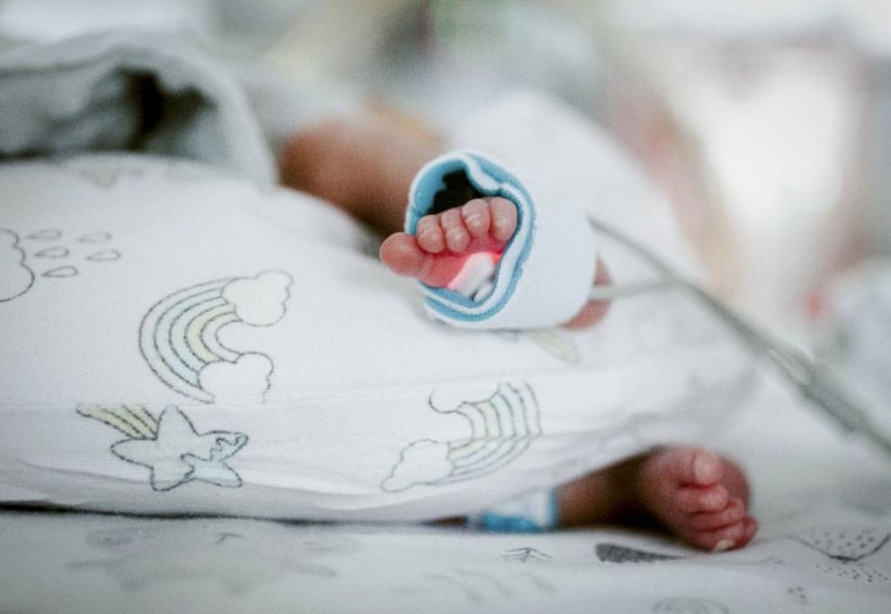 Седем полско-британски родители посрещнаха пет нови бебета точно навреме за
