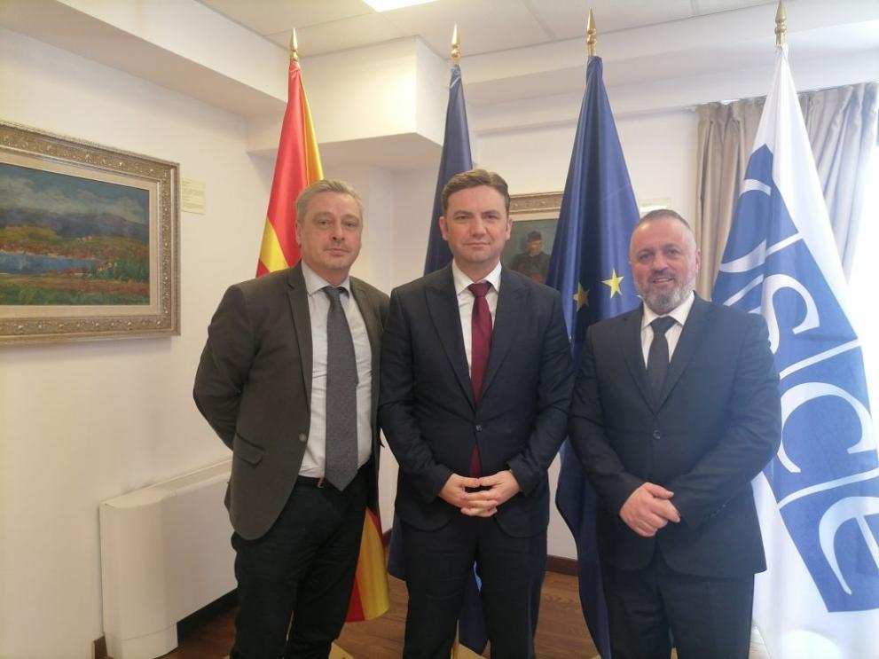 Министърът на външните работи на Северна Македония Буяр Османи разговаря