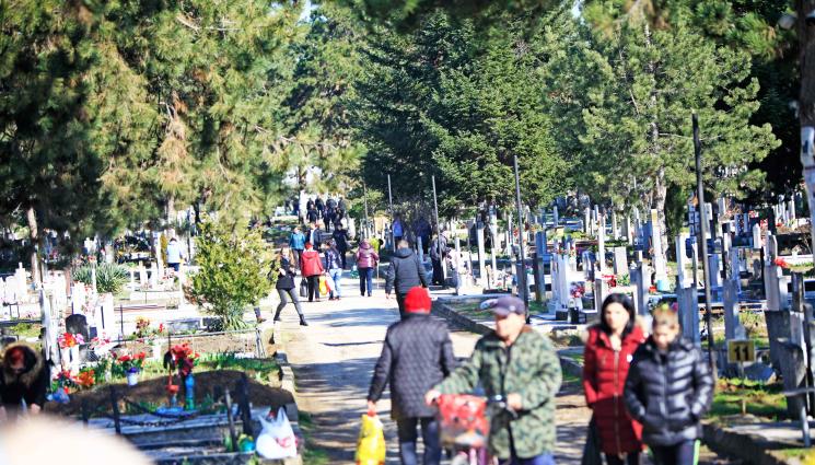 Задушница - ЧУДЕСА И ВЯРА: Жертвите на трусове чакат Вселенската задушница