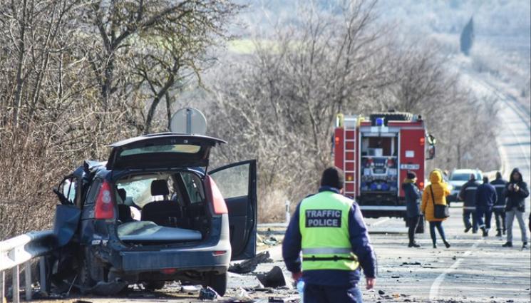 катастрофа - УЖАС НА ПЪТЯ: Четирима загинаха в катастрофа