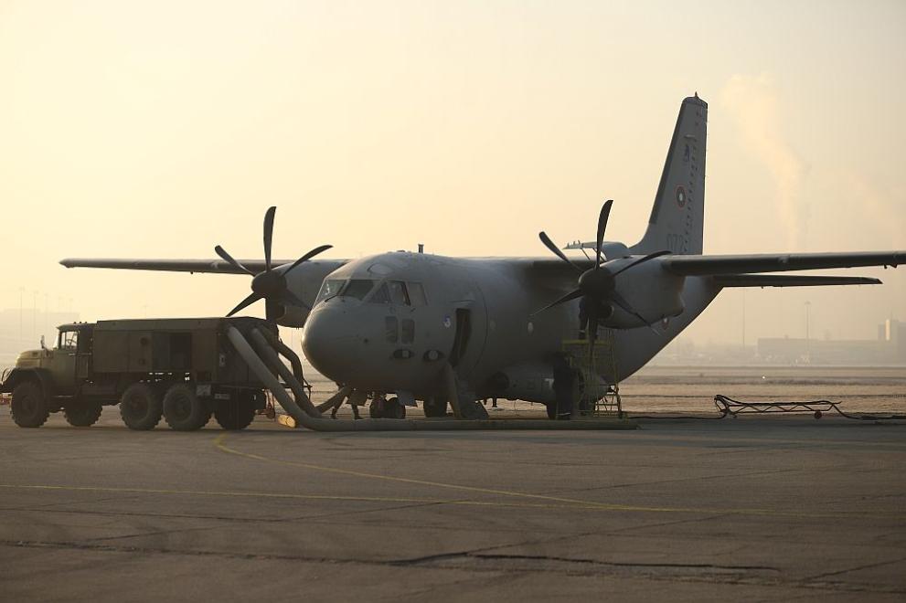 Военнотранспортен самолет Спартан“ с екипаж от 16-а авиационна база осигури