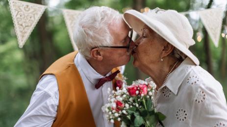 брак влюбени възрастни