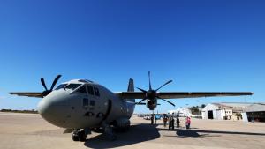 Българският военнотранспортен самолет Спартан натоварен с близо 4 5 тона хуманитарна