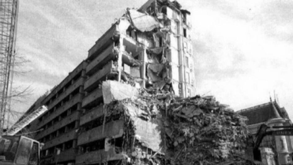  Един от разрушените блокове в Свищов през 1977 г.