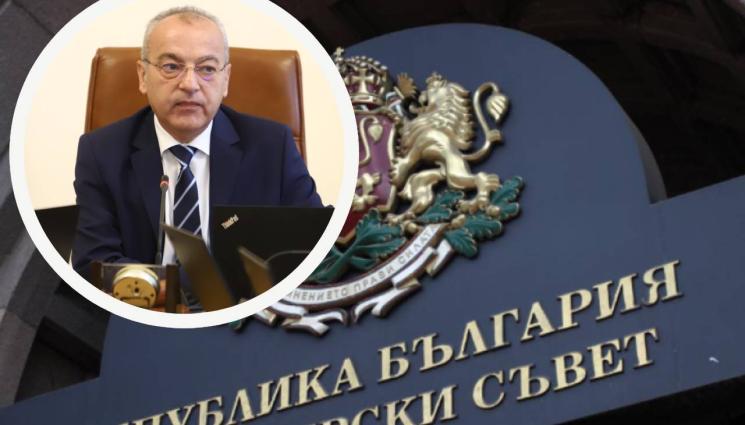 министерски съвет гълъб донев - НЕ ИМ ПРОСТИ: Гълъб Донев се ядоса на ЦИК, отказа да им обяснява какво е параван