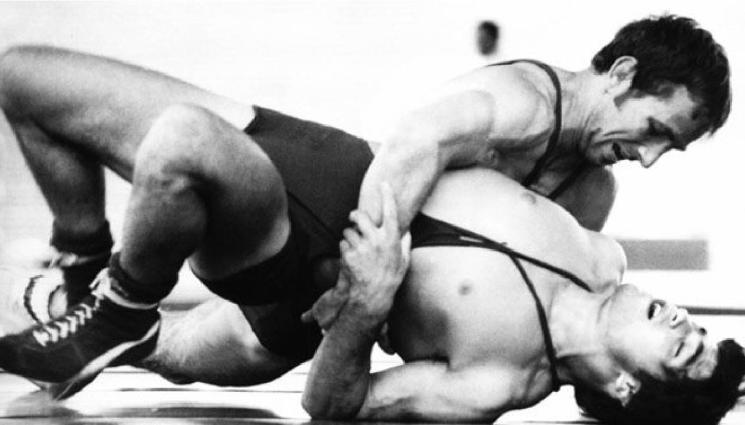 ретро спорт - РЕТРО СПОРТ: Шампионът Георги Мърков обезврежда въоръжен терорист