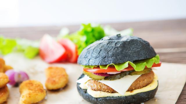 Заведение в Милано пусна чийзбургер с брашно от щурци