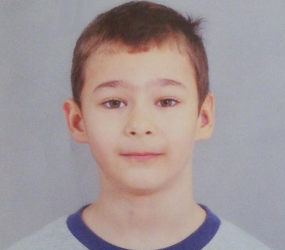 Полицията в Ямбол издирва 11-годишния Александър Стаменов Илчев. Момчето е