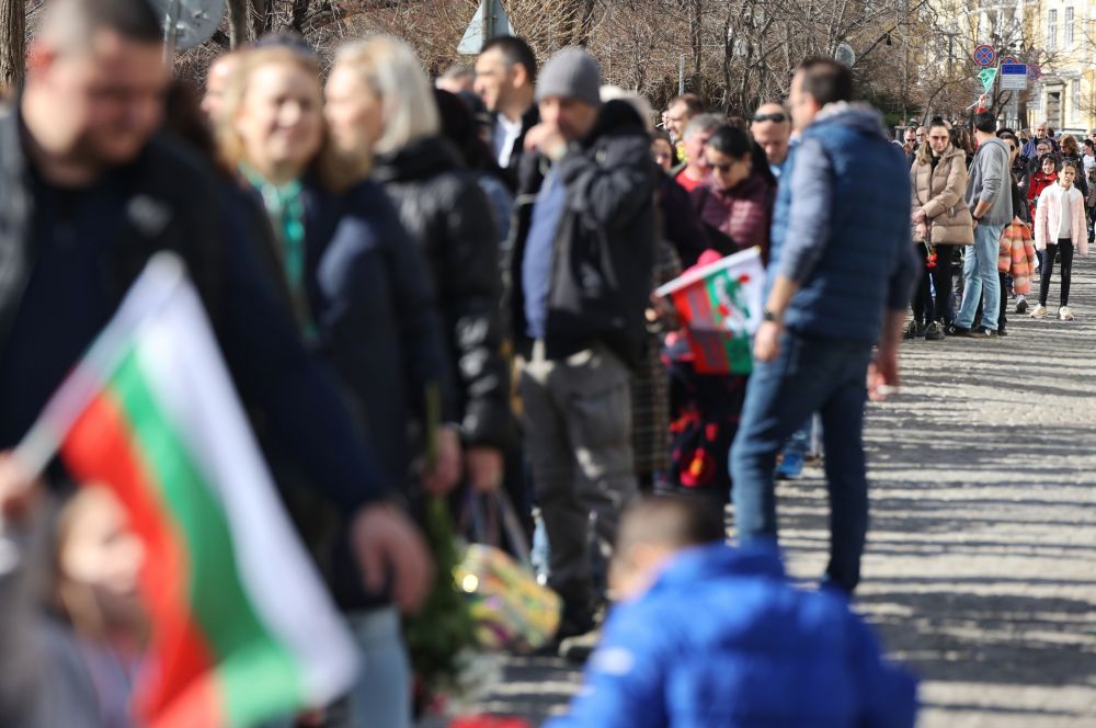 С различни събития в цялата страна България отбелязва сто и петдесетата годишнина от гибелта на Васил Левски