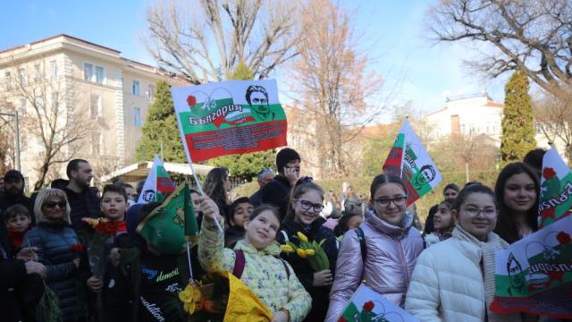 150 години безсмъртие: България се прекланя пред паметта на Апостола на свободата (СНИМКИ)