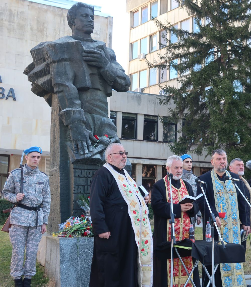 В Плевен слово за Васил Левски произнесе кметът на града Георг Спартански пред паметника на героя, където градът отбеляза 150 години от неговата гибел