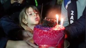С торта и свещички 5 годишната Берфин от Хатай оцеляла след