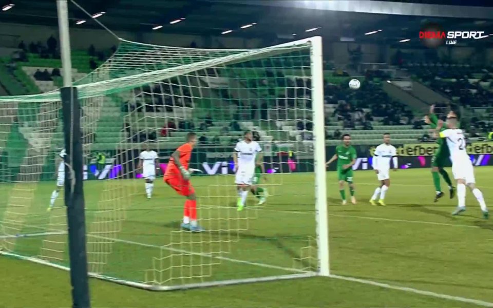 Нонато успя да отбележи с глава след сериозно разбъркване при